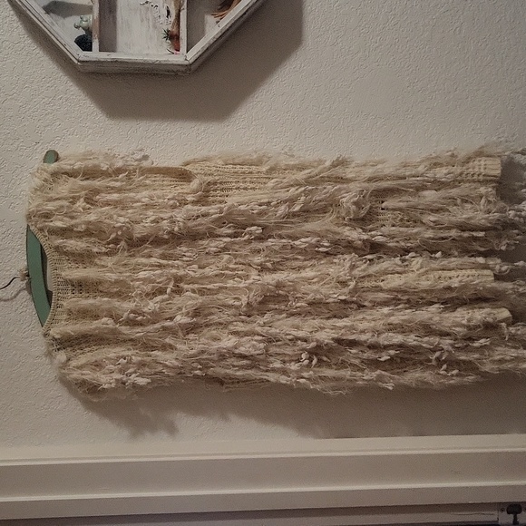 Forever 21 Shaggy Vest - Picture 3 of 3